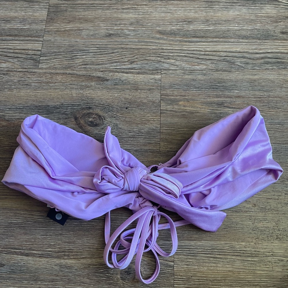 Wide strap floss bikini top. Can be warm in multiple ways!!